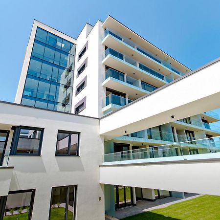 Clyde-Premium Lelle Waterfront Private Apartment Balatonlelle Εξωτερικό φωτογραφία