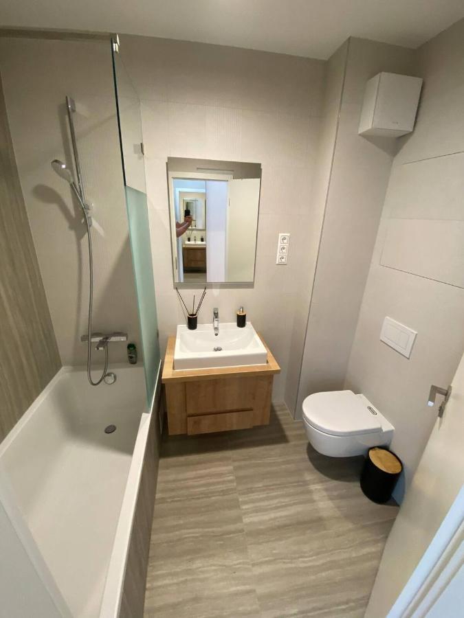 Clyde-Premium Lelle Waterfront Private Apartment Balatonlelle Εξωτερικό φωτογραφία