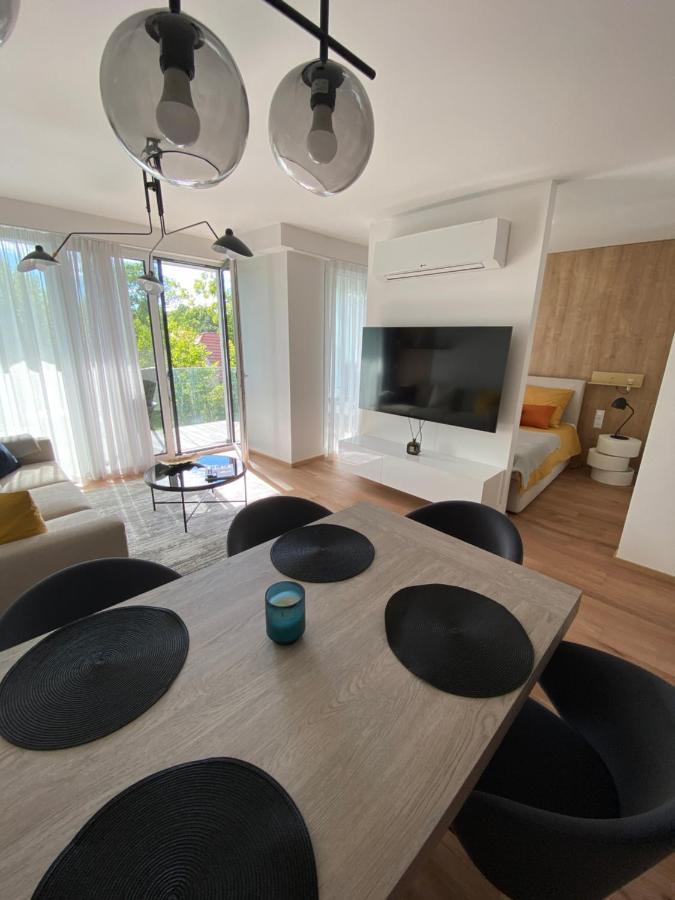 Clyde-Premium Lelle Waterfront Private Apartment Balatonlelle Εξωτερικό φωτογραφία