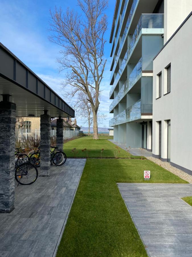Clyde-Premium Lelle Waterfront Private Apartment Balatonlelle Εξωτερικό φωτογραφία
